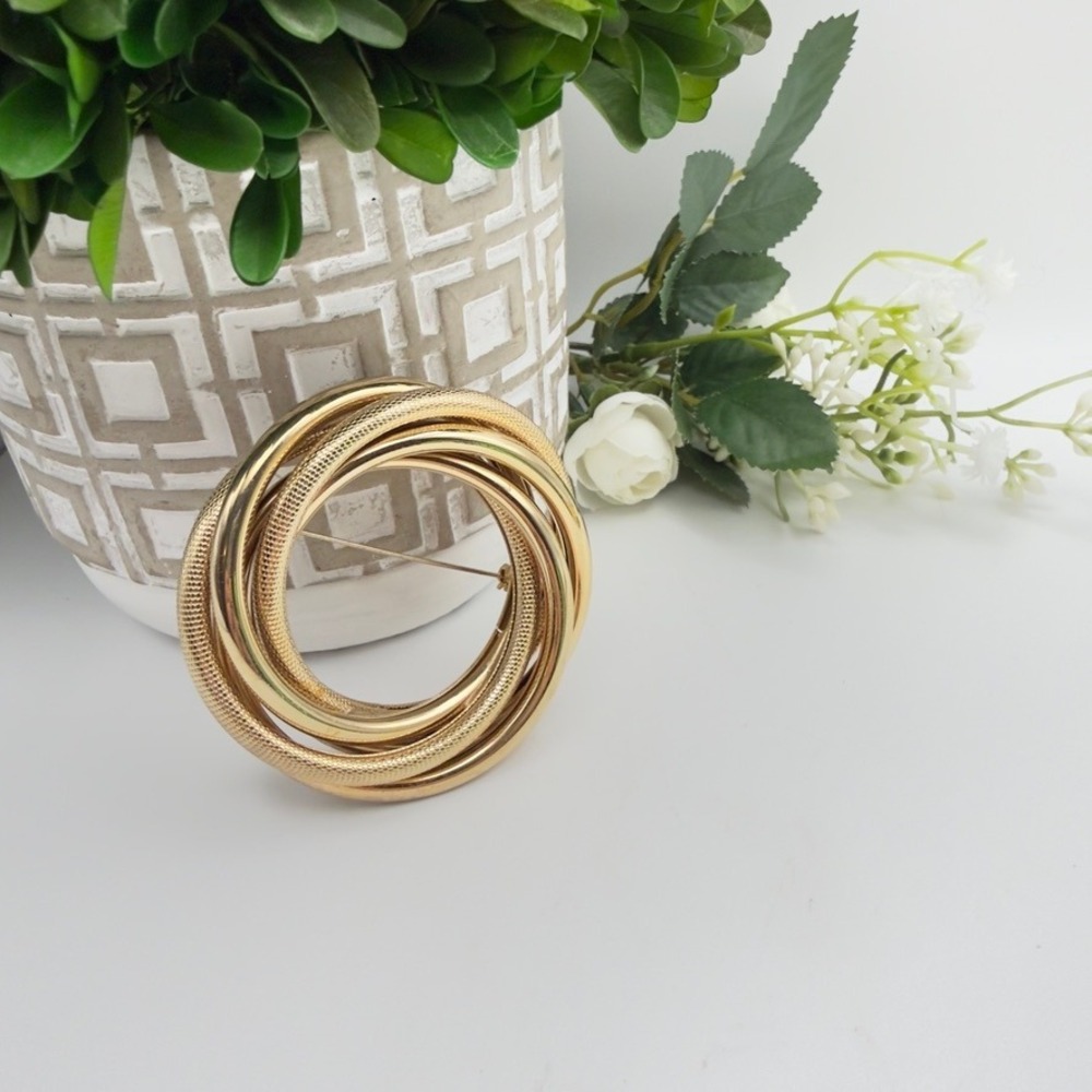 Vintage Brooch Gold Tone Interlocking Rings Love Knot Textured Statement Pin